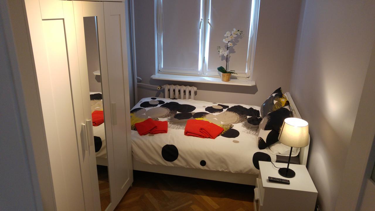 Rent0nline Niepodleglosci Rooms Metro Warschau Exterior foto