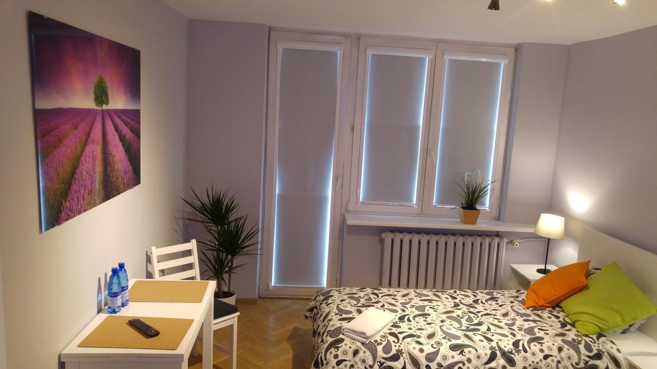 Rent0nline Niepodleglosci Rooms Metro Warschau Exterior foto
